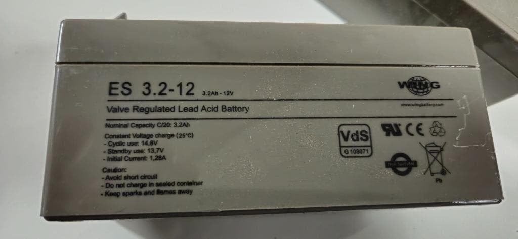 accu 3,2 AH + laadapparaat 12 volt, Hobby en Vrije tijd, Elektronica-componenten, Ophalen, Gebruikt