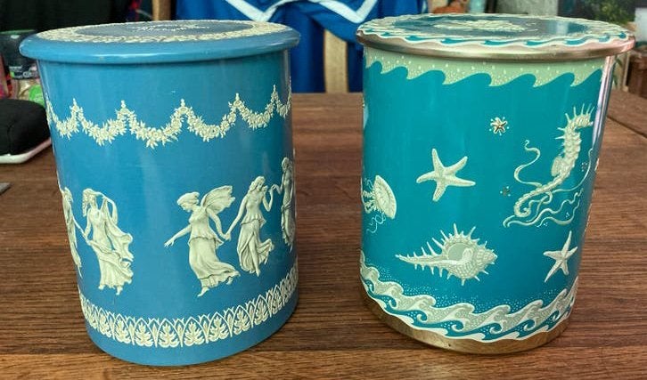 Set van 2 vintage blikken bussen - Wedgwood & Zee thema, Antiek en Kunst, Ophalen of Verzenden
