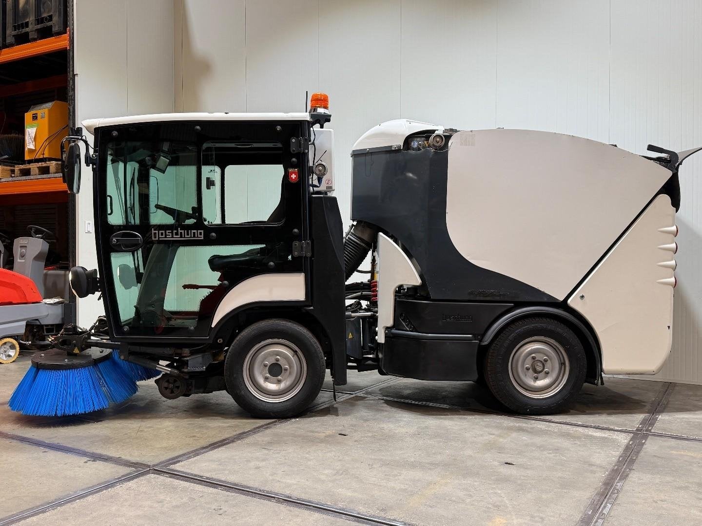 Boschung S2 2020 Straatveger met werk HL1172