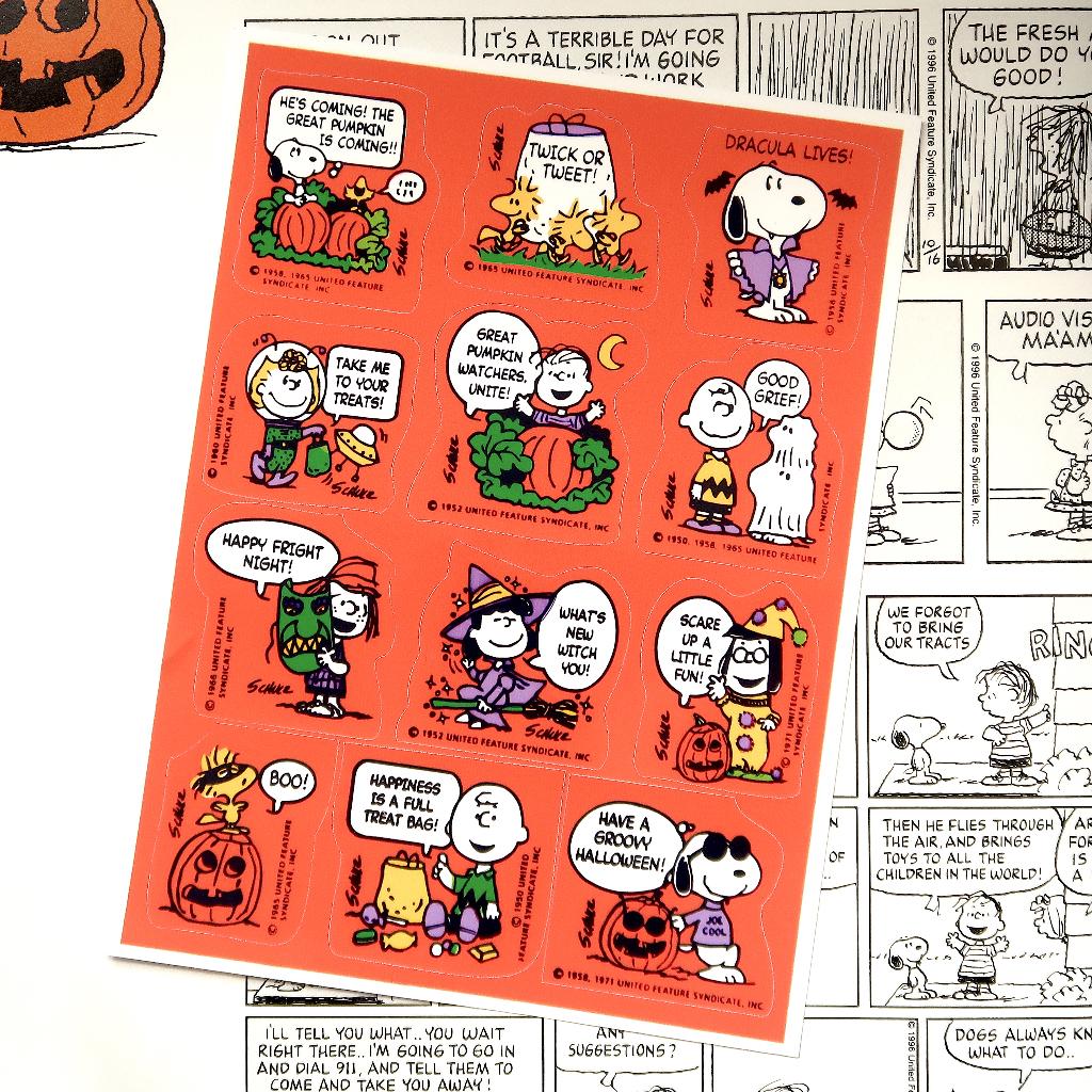 Snoopy en Woodstock van Peanuts comic Halloween stickervel, Verzamelen, Stripfiguren, Zo goed als nieuw, Plaatje, Poster of Sticker