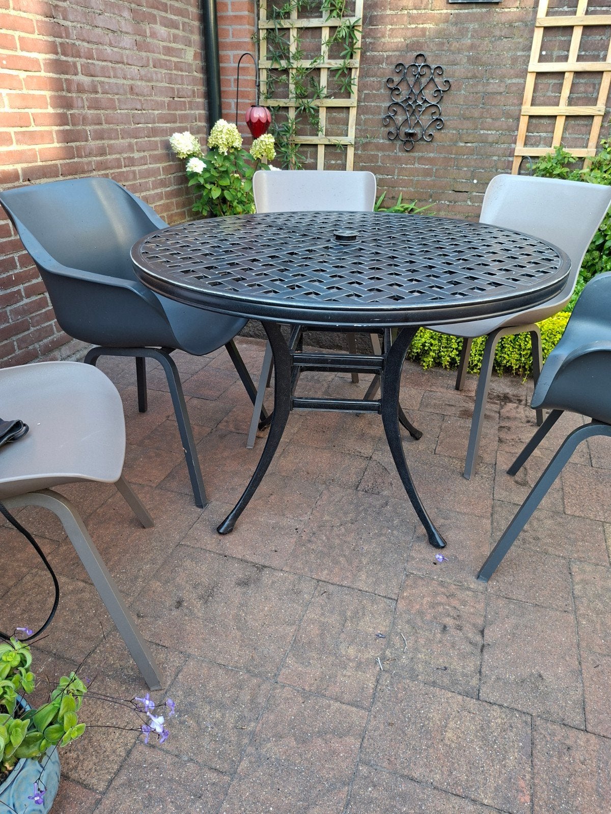 Hartman Preston tuintafel, gebruikt maar netjes, Ophalen, Gebruikt, Rond, Metaal