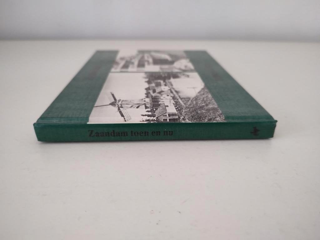 Zaandam toen en nu - ISBN 9789028816947 - J. Hottentot, 19e eeuw, Ophalen of Verzenden, Zo goed als nieuw, Jan Hottentot