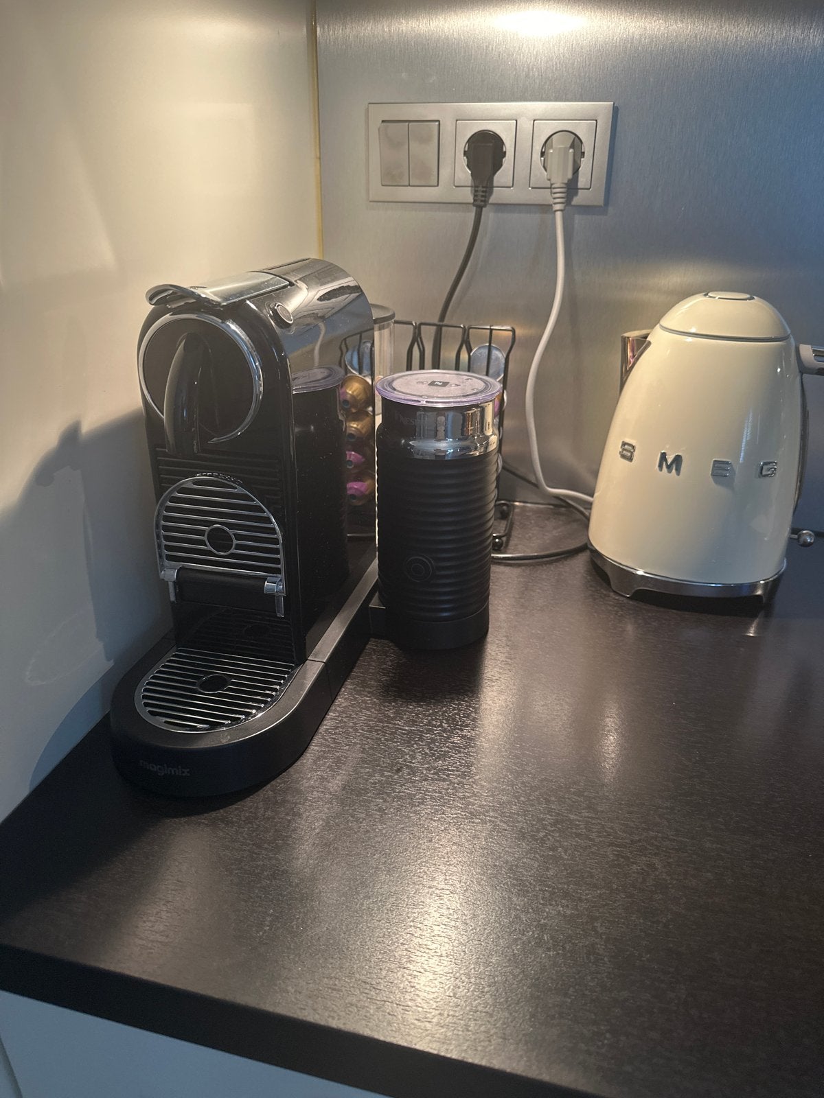 Nespresso Magimix Inissia met Aeroccino 3 melkopschuimer, Espresso apparaat, Ophalen of Verzenden, Zo goed als nieuw, 1 kopje