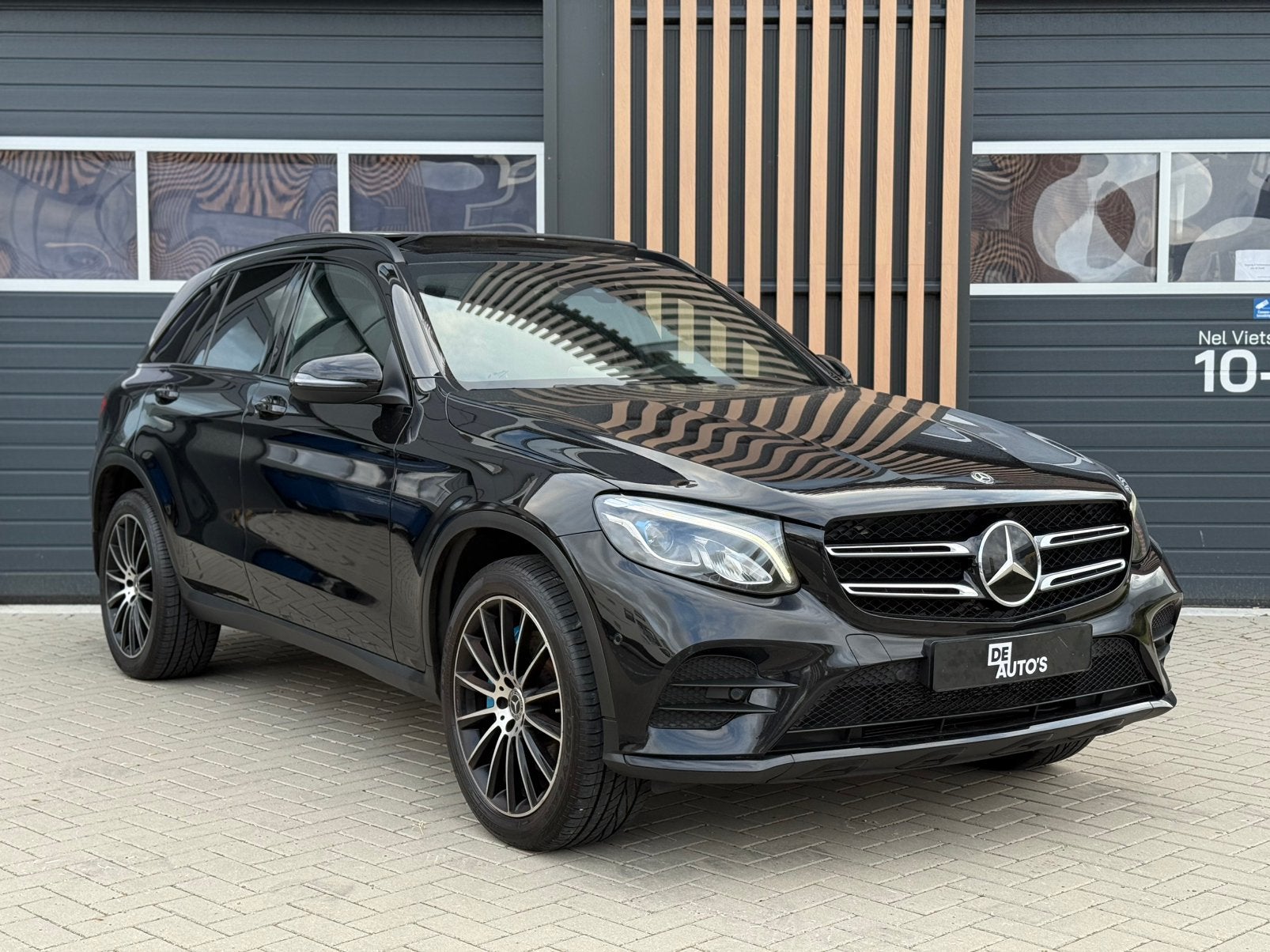 Mercedes GLC 350e AMG-Line / Pano / Leder / 4M / 327PK / VOL, Auto's, Automaat, 4 cilinders, Hybride Elektrisch/Benzine, Parkeerassistent
