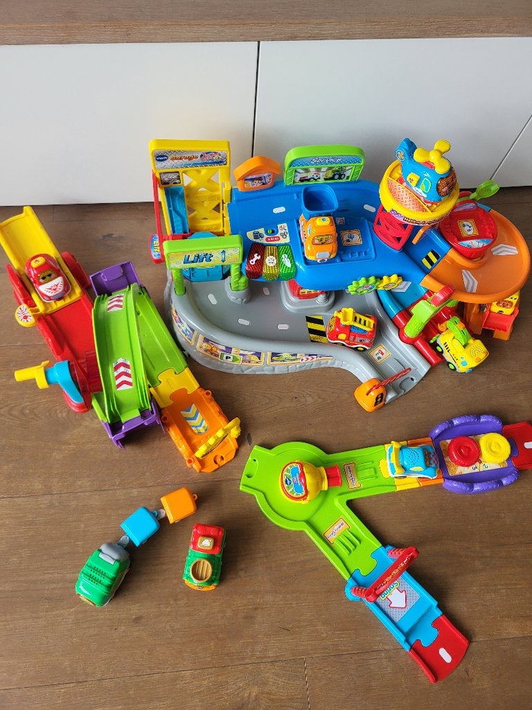 Vtech toet toet parkeergarage, looping en lanceerbaan, Ophalen, Gebruikt, 2 tot 4 jaar