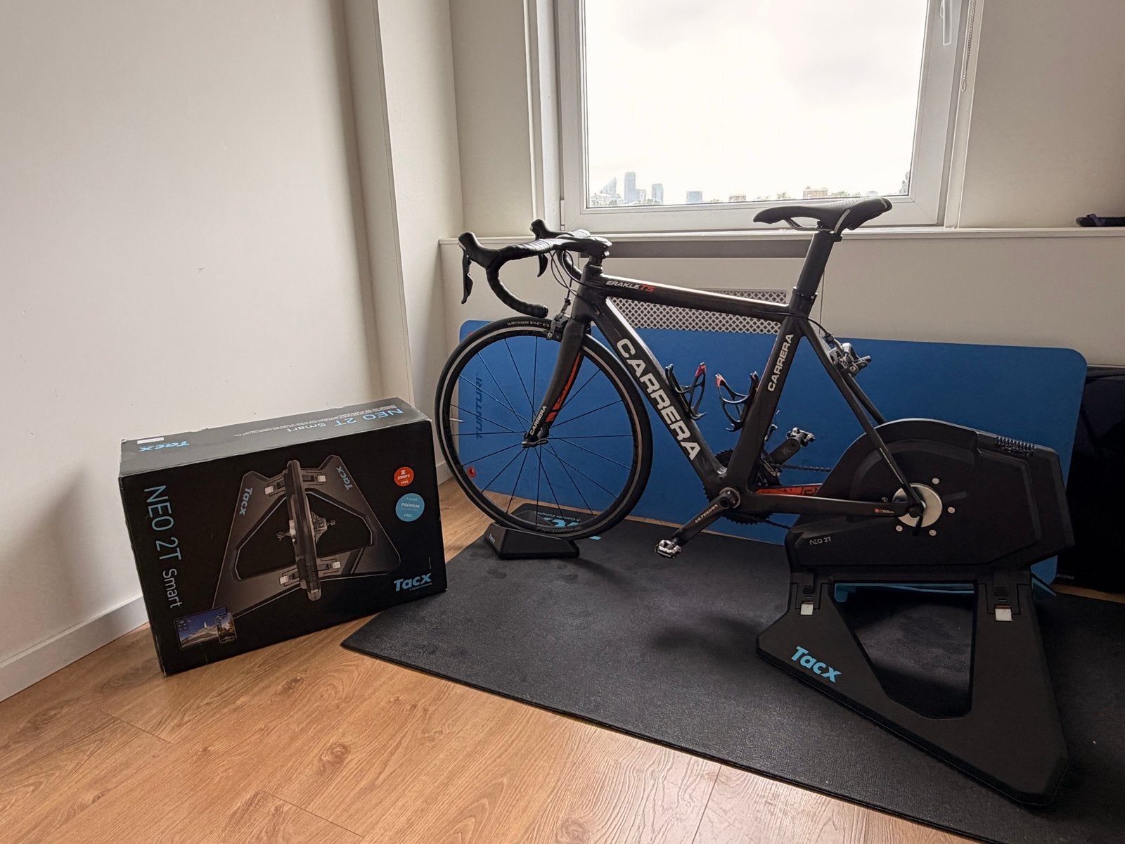 Tacx NEO 2T Smart Trainer met Carrera racefiets, 28 inch, Gebruikt, Aluminium, Meer dan 20 versnellingen