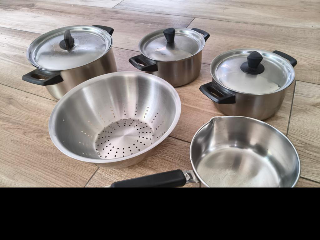 3 Pannen met vergiet, RVS, retro vintage, Huis en Inrichting, Keuken | Potten en Pannen, Ophalen of Verzenden, Gebruikt, Rvs, Pannenset