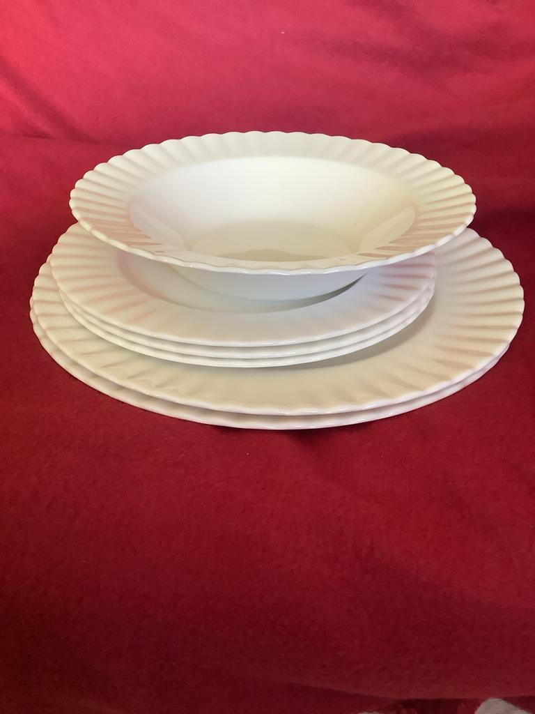 Royal Albert Reverie Servies - Borden, Ophalen of Verzenden, Zo goed als nieuw, Bord(en), Effen