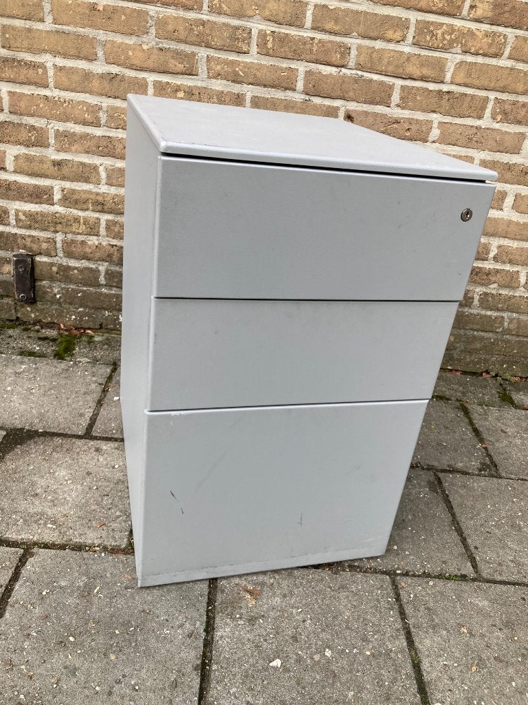 Ladenkastjes , 2 stuks, eentje op wieltjes, metaal, Huis en Inrichting, Kasten | Ladekasten, Ophalen, Minder dan 50 cm, Gebruikt