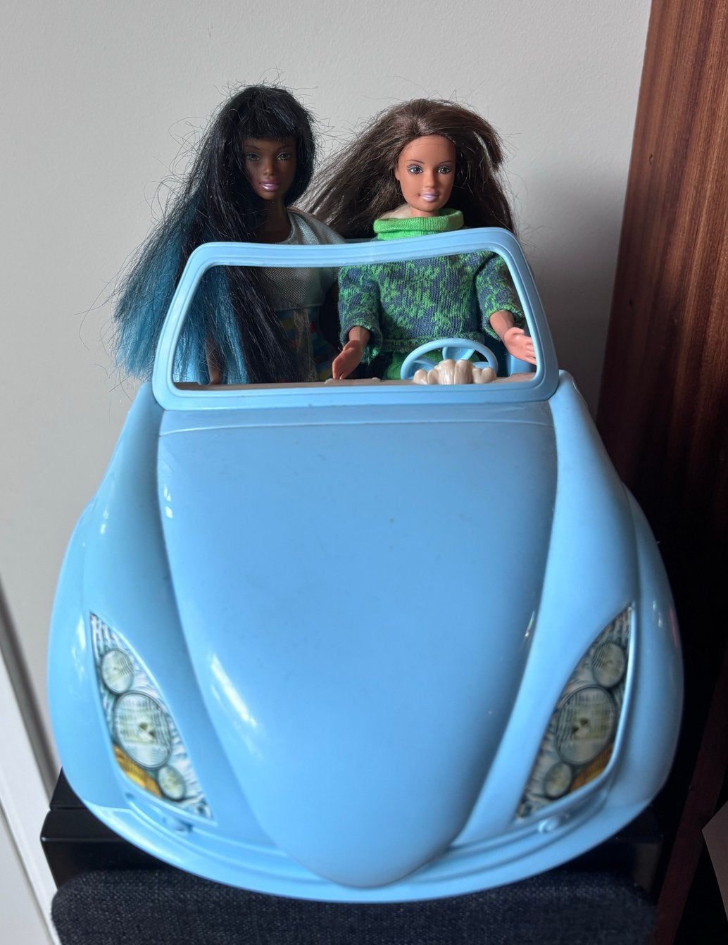 Barbieauto met 2 Barbies en een Shelly, Ophalen, Gebruikt, Barbie