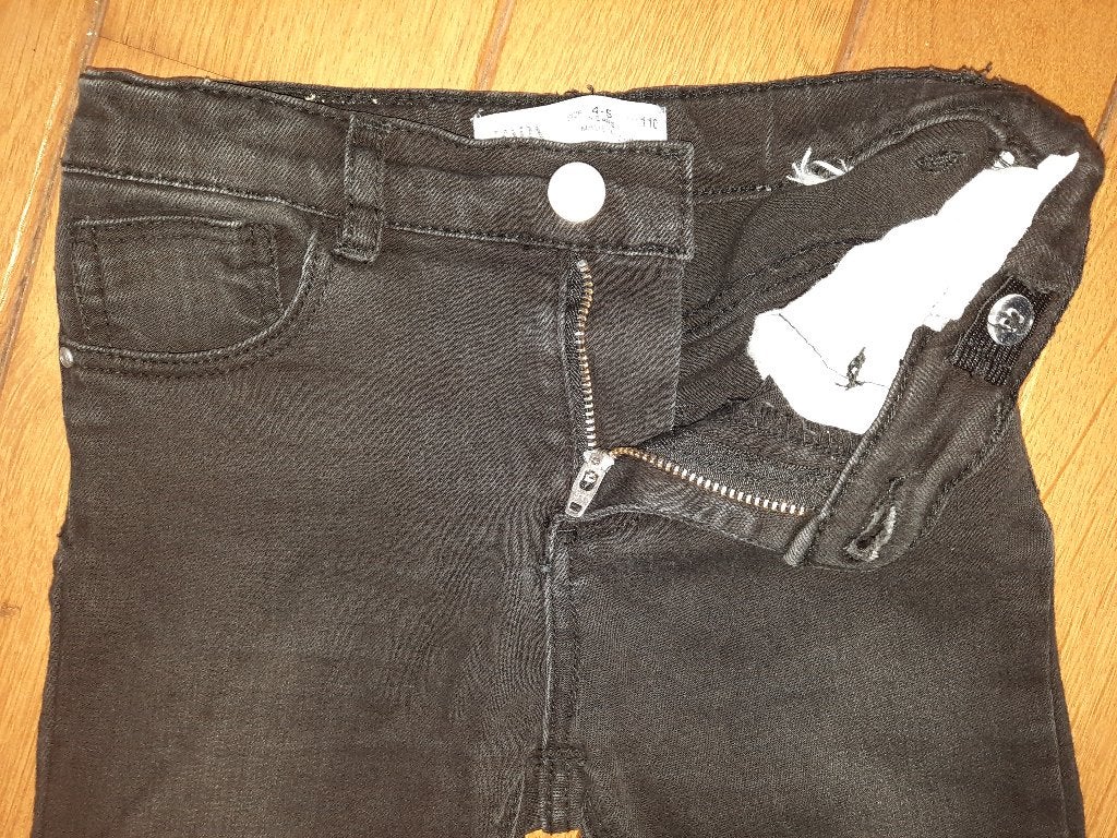 ZARA Kids spijkerbroek zwart destroyed maat 110, Broek, Gebruikt, Meisje, Ophalen of Verzenden