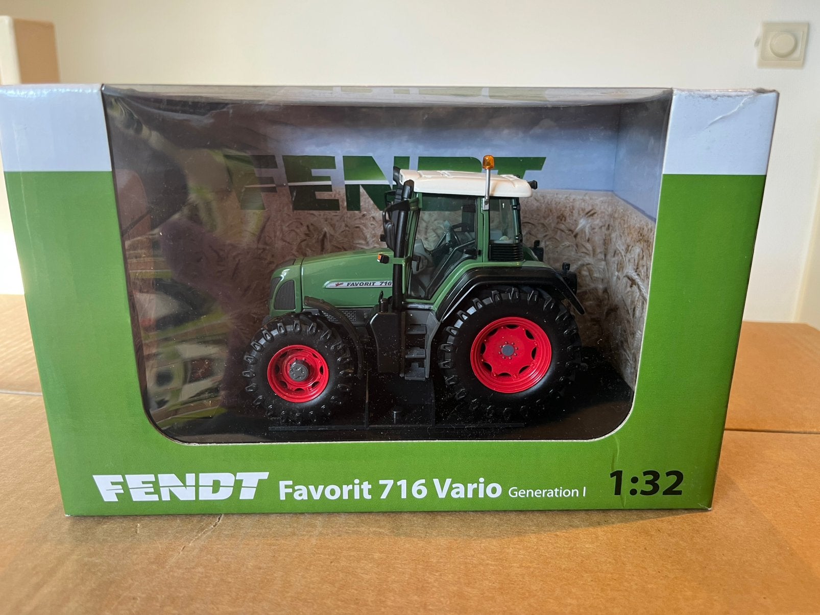 Fendt Favorit 716 Vario tractor Gen I UH 4890 Nieuw in doos, Ophalen of Verzenden, Nieuw, Tractor of Landbouw, Universal Hobbies