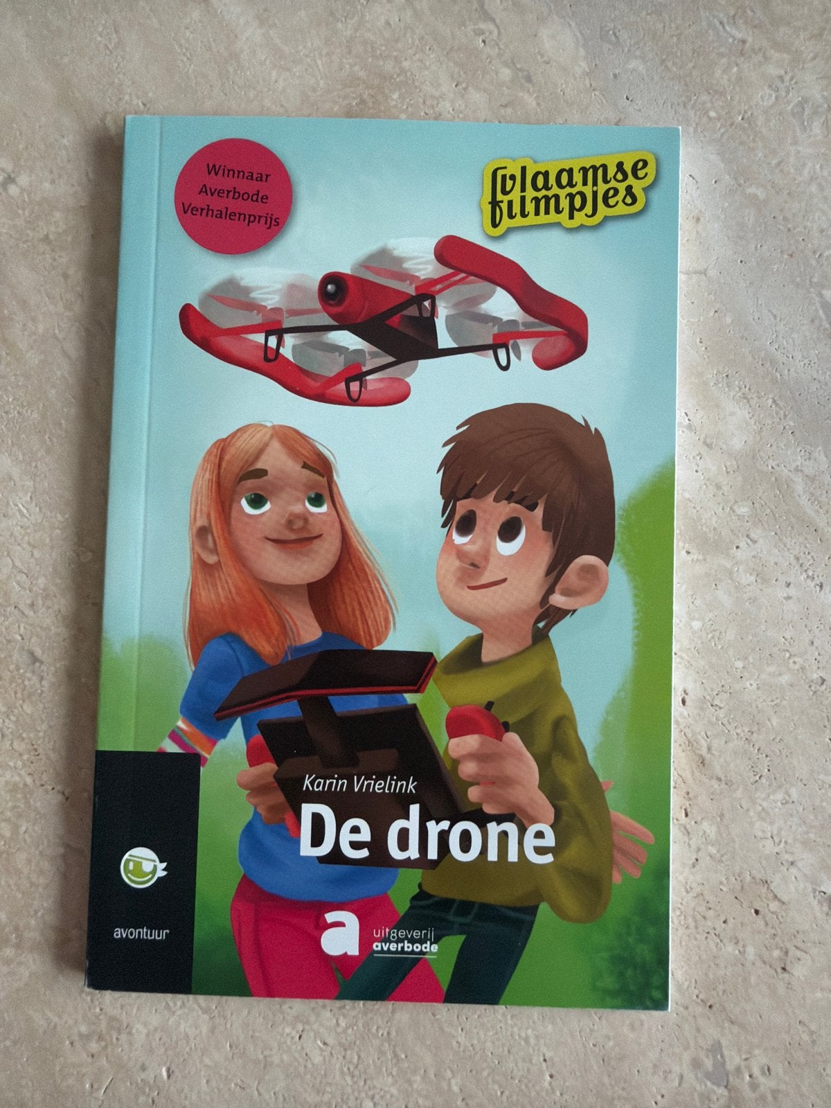 De drone - Karin Vrielink (Vlaamse Filmpjes), Ophalen of Verzenden, Zo goed als nieuw