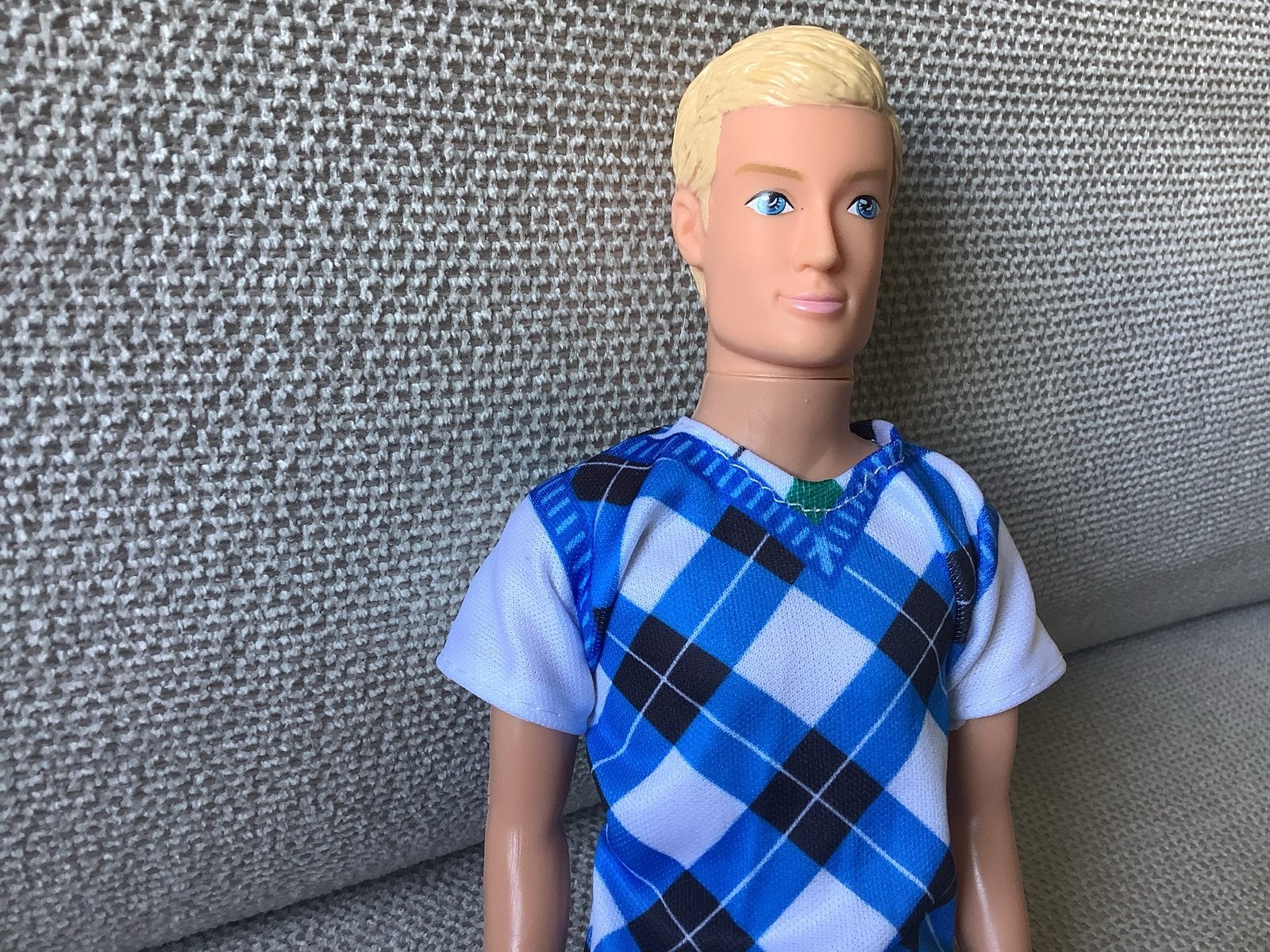 Simba Toys Ken-achtige pop met blauw geruit shirt, Ophalen of Verzenden, Zo goed als nieuw, Overige typen