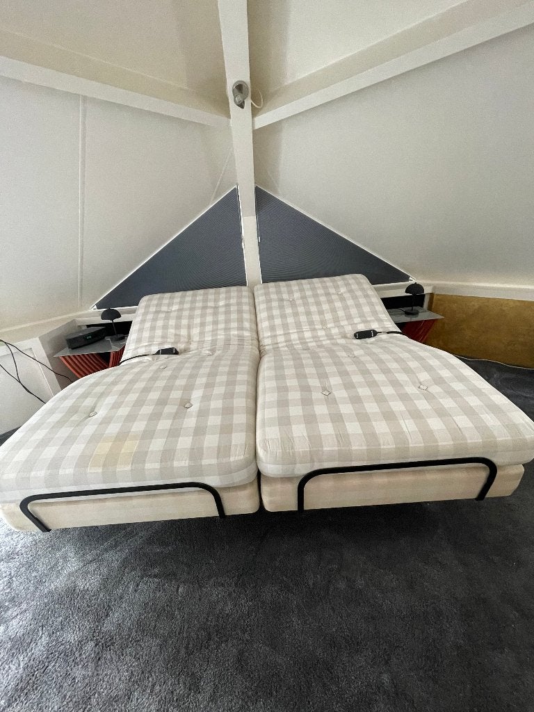 Hästens boxspring, 2 matrassen, electr. verstelbaar, Ophalen, Tweepersoons, Stof, Verstelbaar