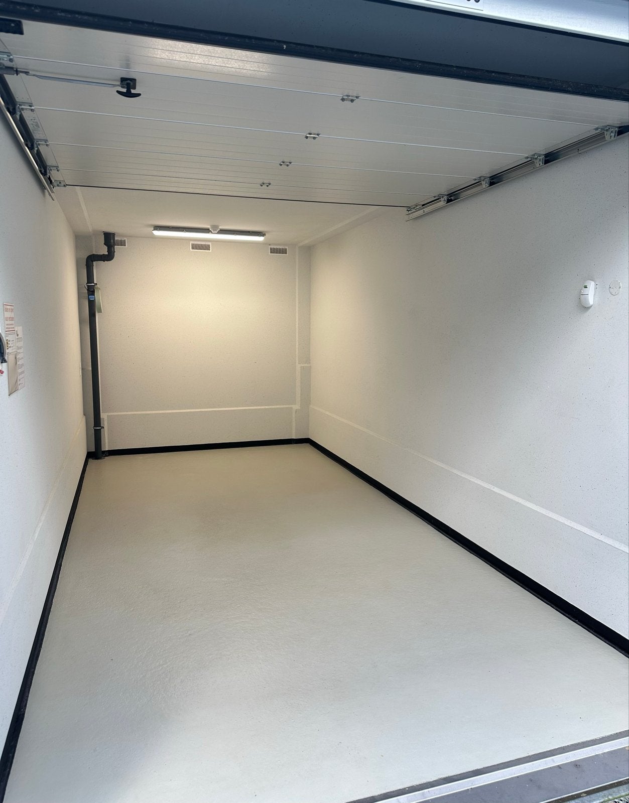 Garagebox/opslag/bedrijfsruimte/hobbyruimte/te huur Almere