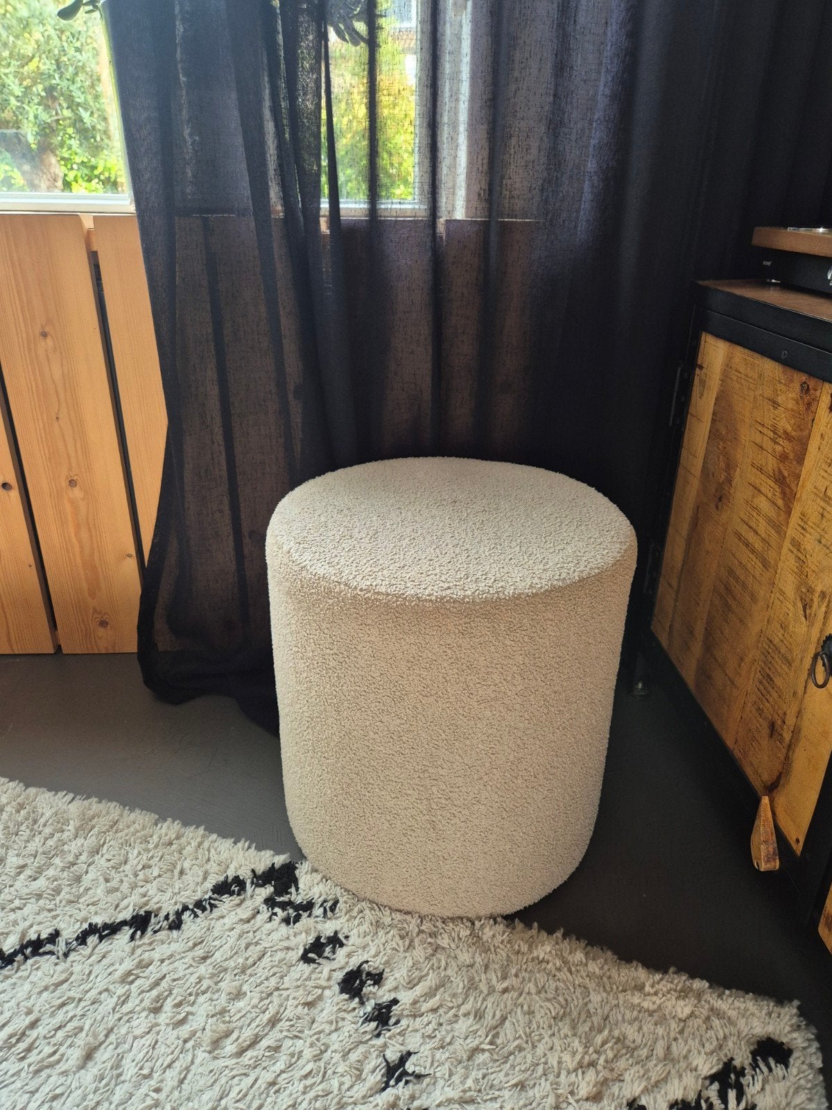 Creme poef 40cm hoog, diameter 39cm, Huis en Inrichting, Banken | Voetenbanken en Poefen, Ophalen, Minder dan 50 cm, Gebruikt