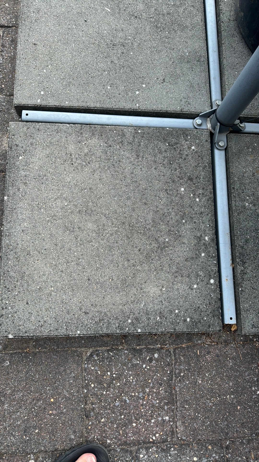 Gratis 4 betontegels 50x50, Tuin en Terras, Tegels en Klinkers, Ophalen, Gebruikt, Beton, Overige typen