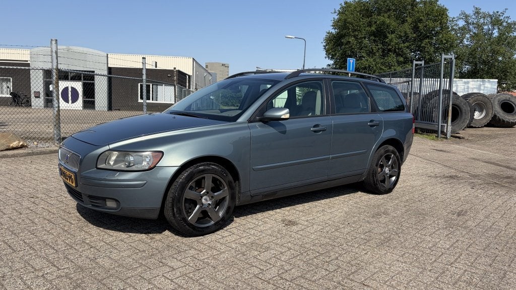 Volvo V50 2.5 T5 AWD Summum Automaat (bj 2004), Auto's, Automaat, Gebruikt, 700 kg, 2521 cc