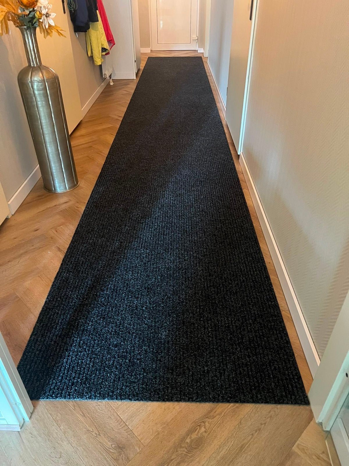 Lange donkergrijze loper voor hal of gang, Ophalen, Gebruikt, 200 cm of meer, 50 tot 100 cm