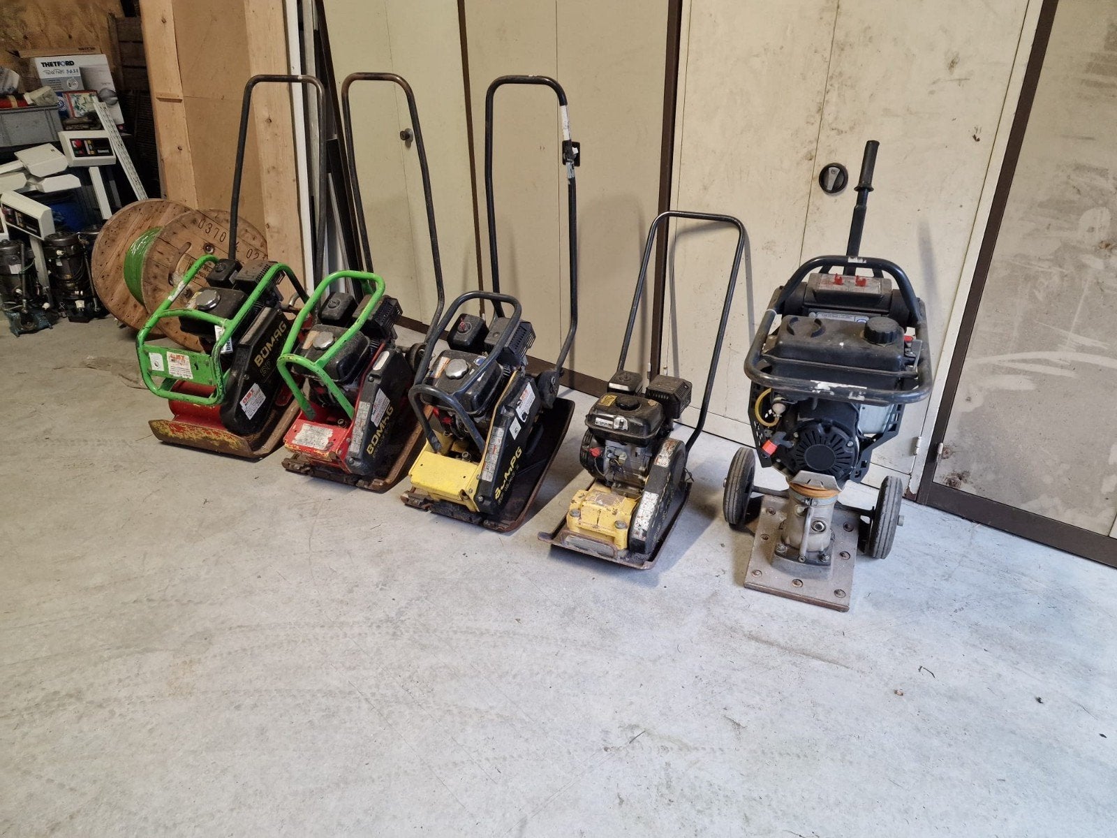 Trilplaten en stamper Bomag met rubber mat, Tuin en Terras, Ophalen of Verzenden, Zo goed als nieuw, Overige merken