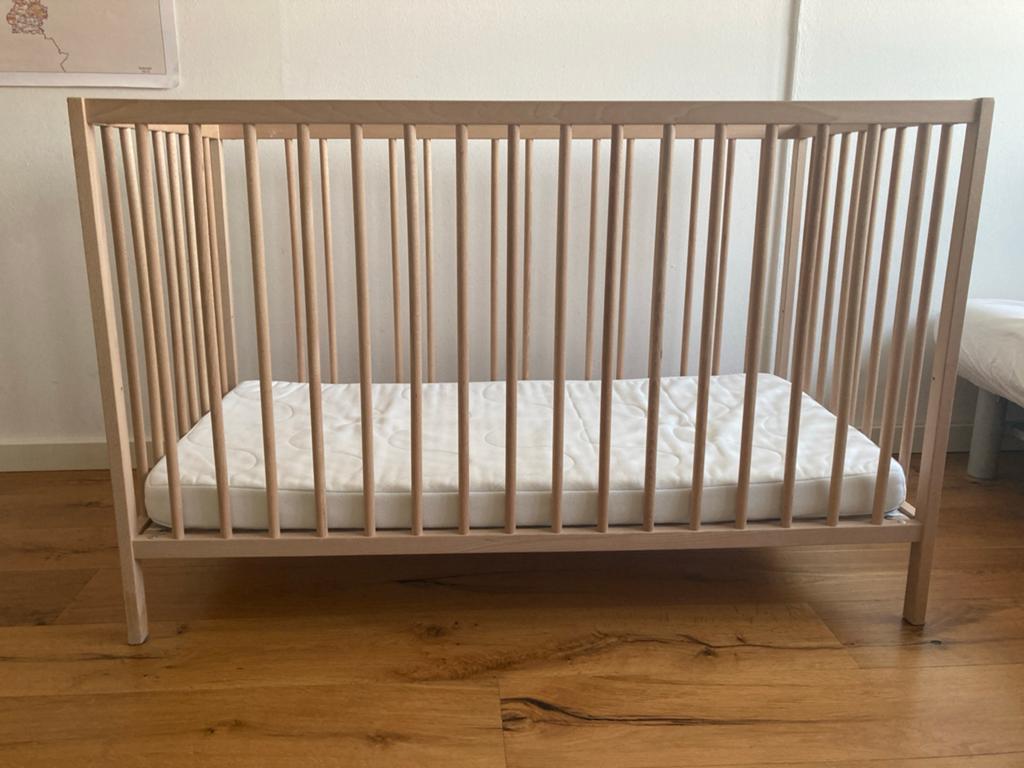Ledikant / kinderbedje / babybedje matras, Ophalen, Zo goed als nieuw, Ledikant