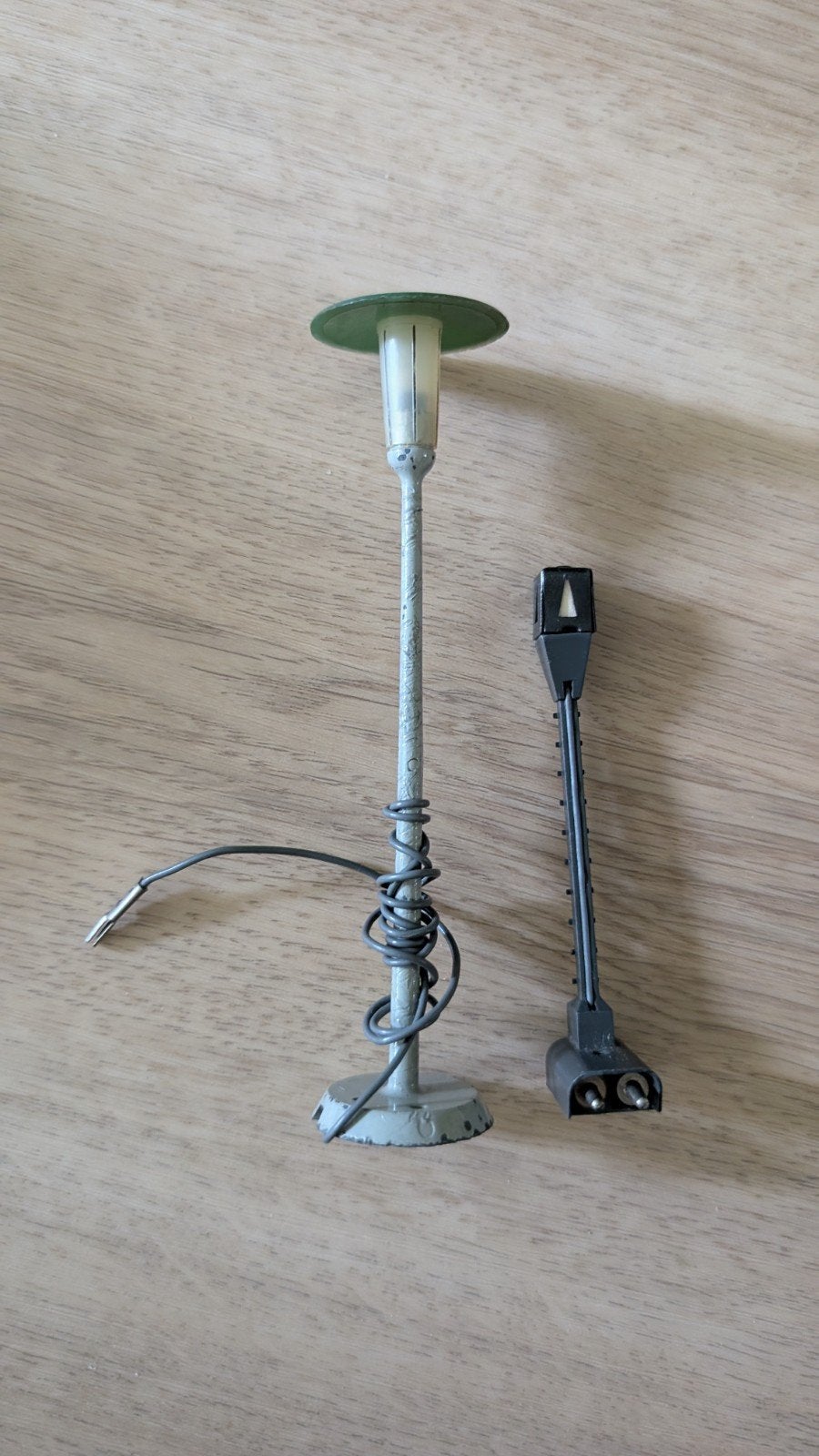 Oude modelbouw straatlantaarns (2 stuks) 7047 en 5113, Ophalen of Verzenden, Gebruikt, 1:50 tot 1:144