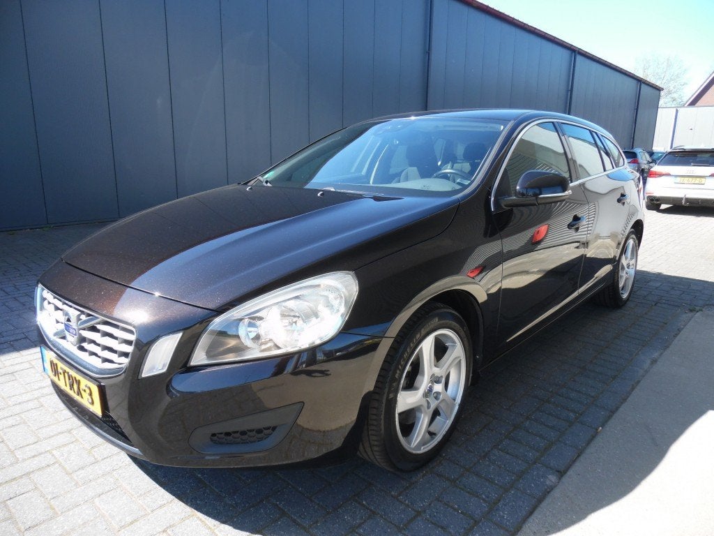 Volvo V60 1.6 T3 MOMENTUM, Auto's, Volvo, Voorwielaandrijving, 1596 cc, 4 cilinders, 150 pk
