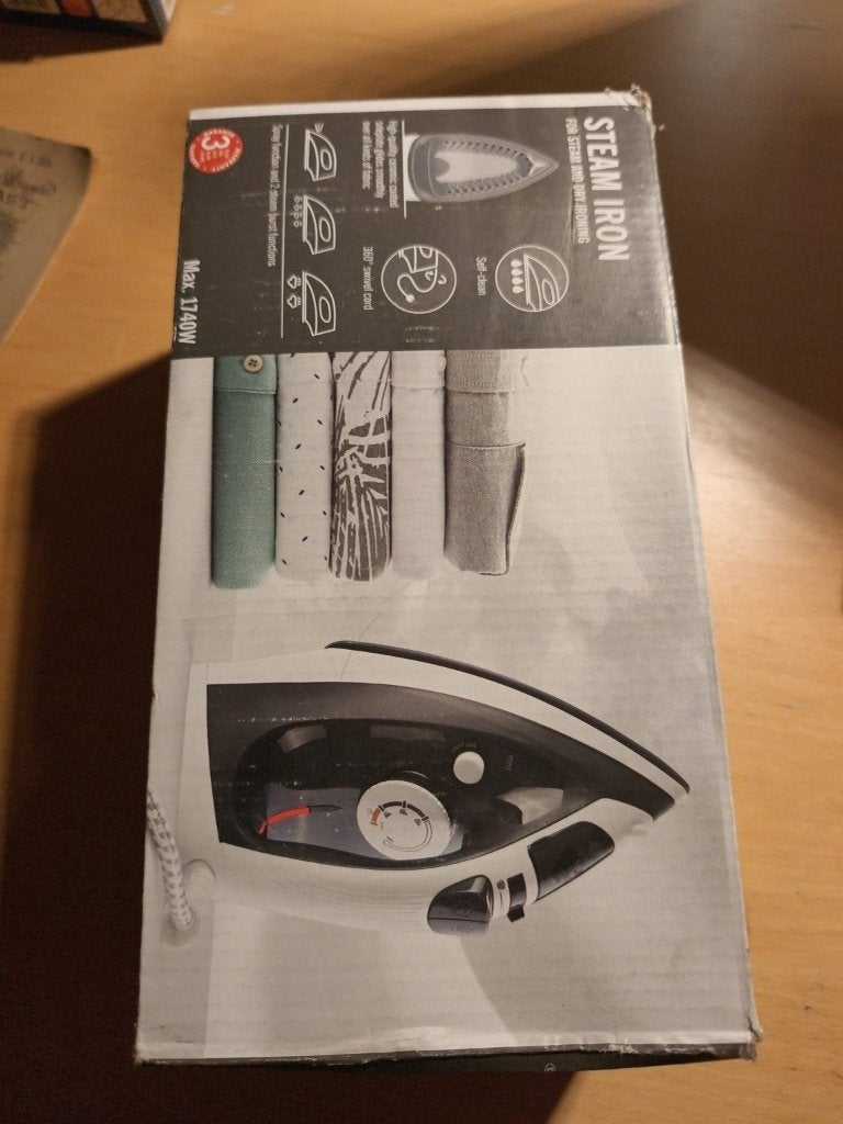 Stoomstrijkijzer zwart-wit keramische zool 1740 W in doos, Ophalen of Verzenden, Nieuw, Strijkijzer met snoer