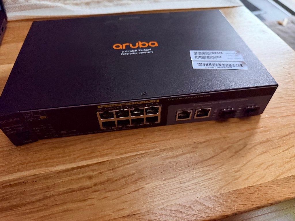 Aruba J9774A 2530-8G PoE 10 port Gb switch, Computers en Software, Ophalen, Gebruikt