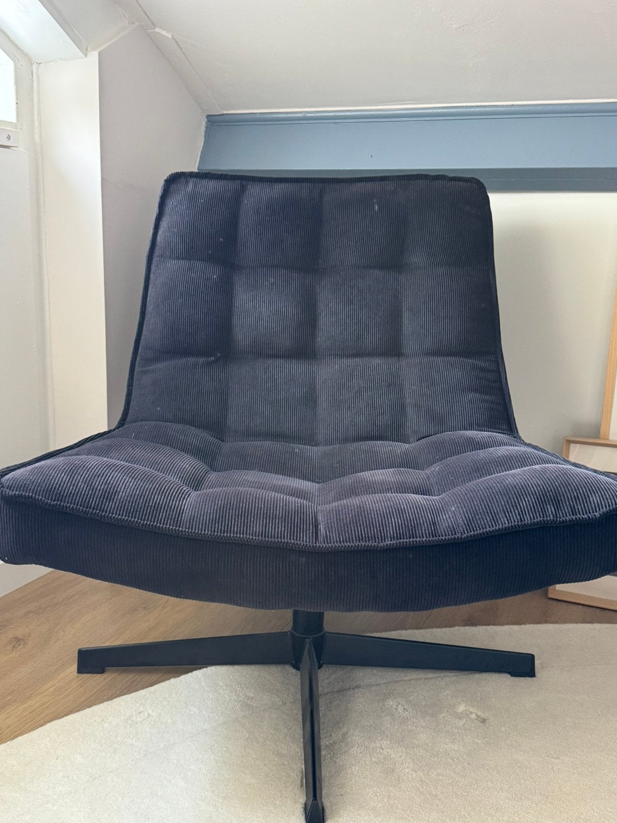 Donkerblauw draai fauteuil, Ophalen, Minder dan 75 cm, Zo goed als nieuw, Stof