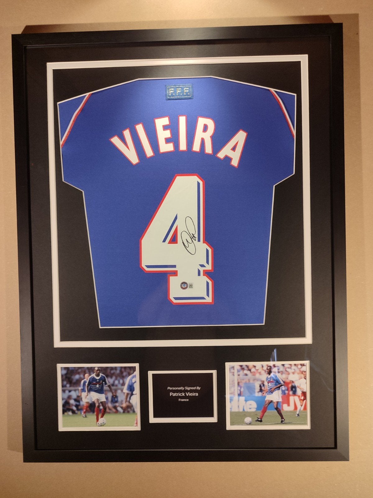 Ingelijst Frankrijk voetbal shirt gesigneerd door Viera COA, Ophalen of Verzenden, Nieuw, Buitenlandse clubs, Shirt