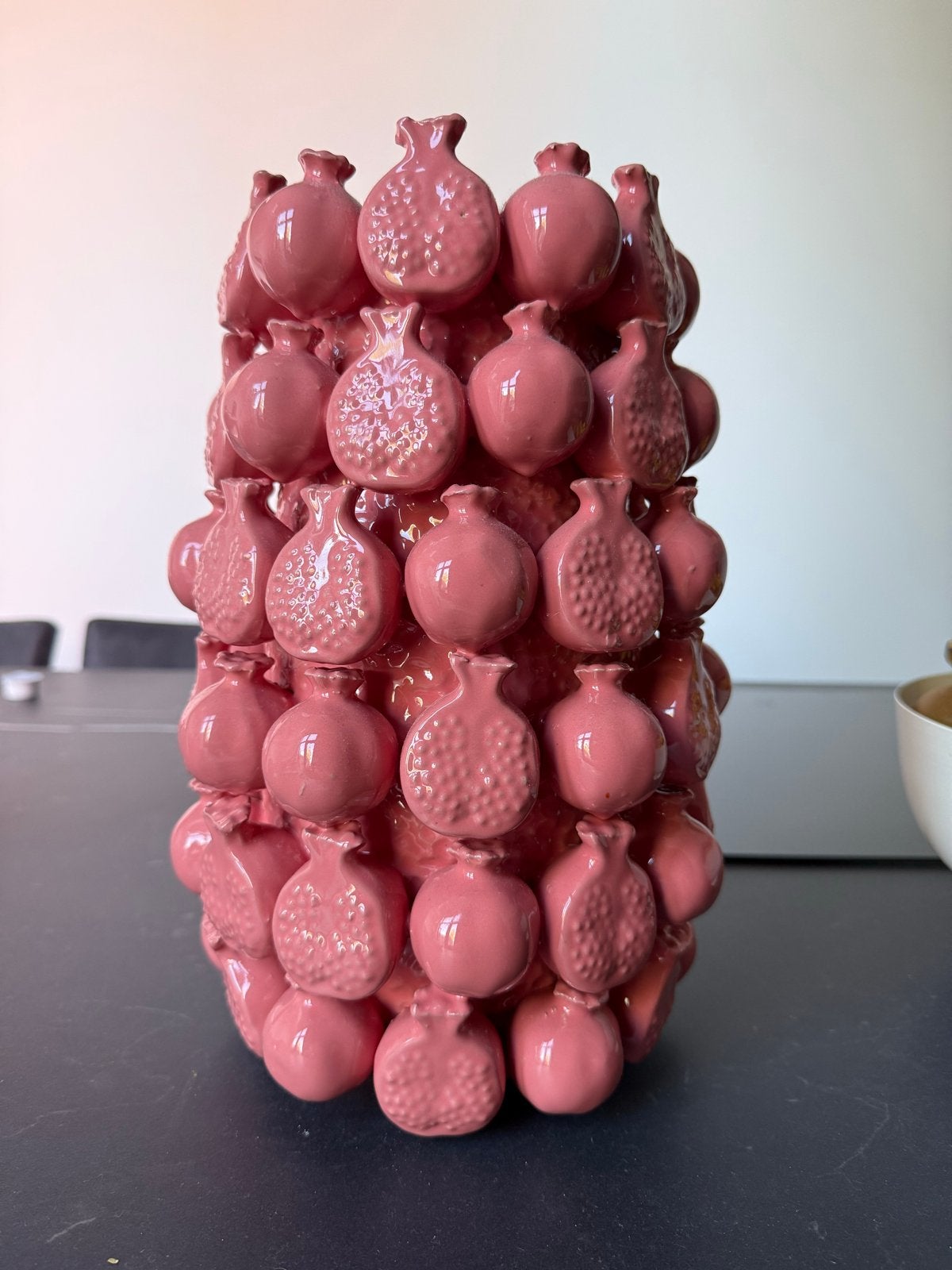 Roze granaatappel vaas van Karwei, Ophalen, Zo goed als nieuw, Roze, Steen/keramiek