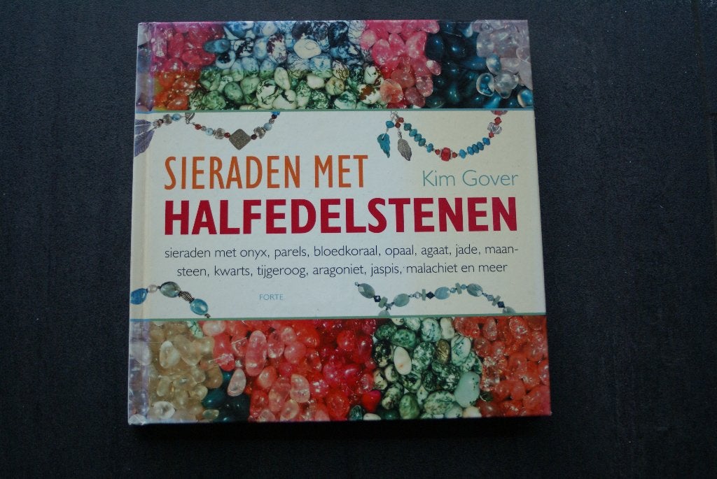 SIERADEN met HALFEDELSTENEN.. Kim Gover.. (HC), Boeken, Ophalen of Verzenden, Zo goed als nieuw, Sieraden maken