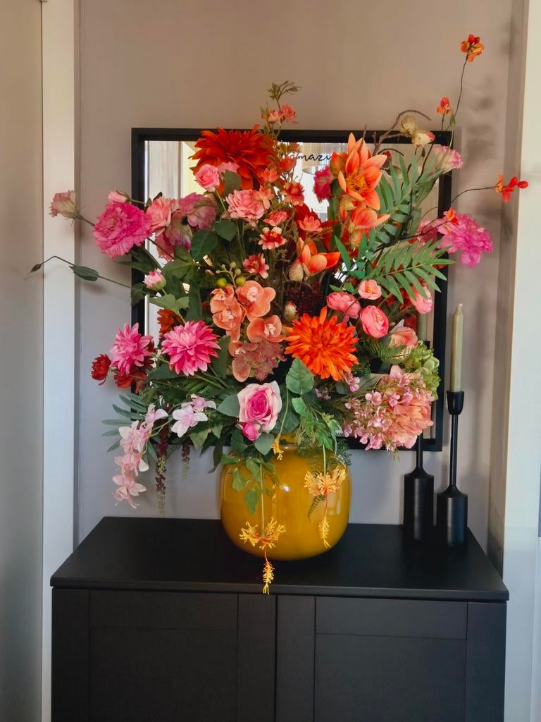 Groot bloemstuk zijde bloemen in okergele pot, Ophalen, Binnen, 100 cm, Zo goed als nieuw