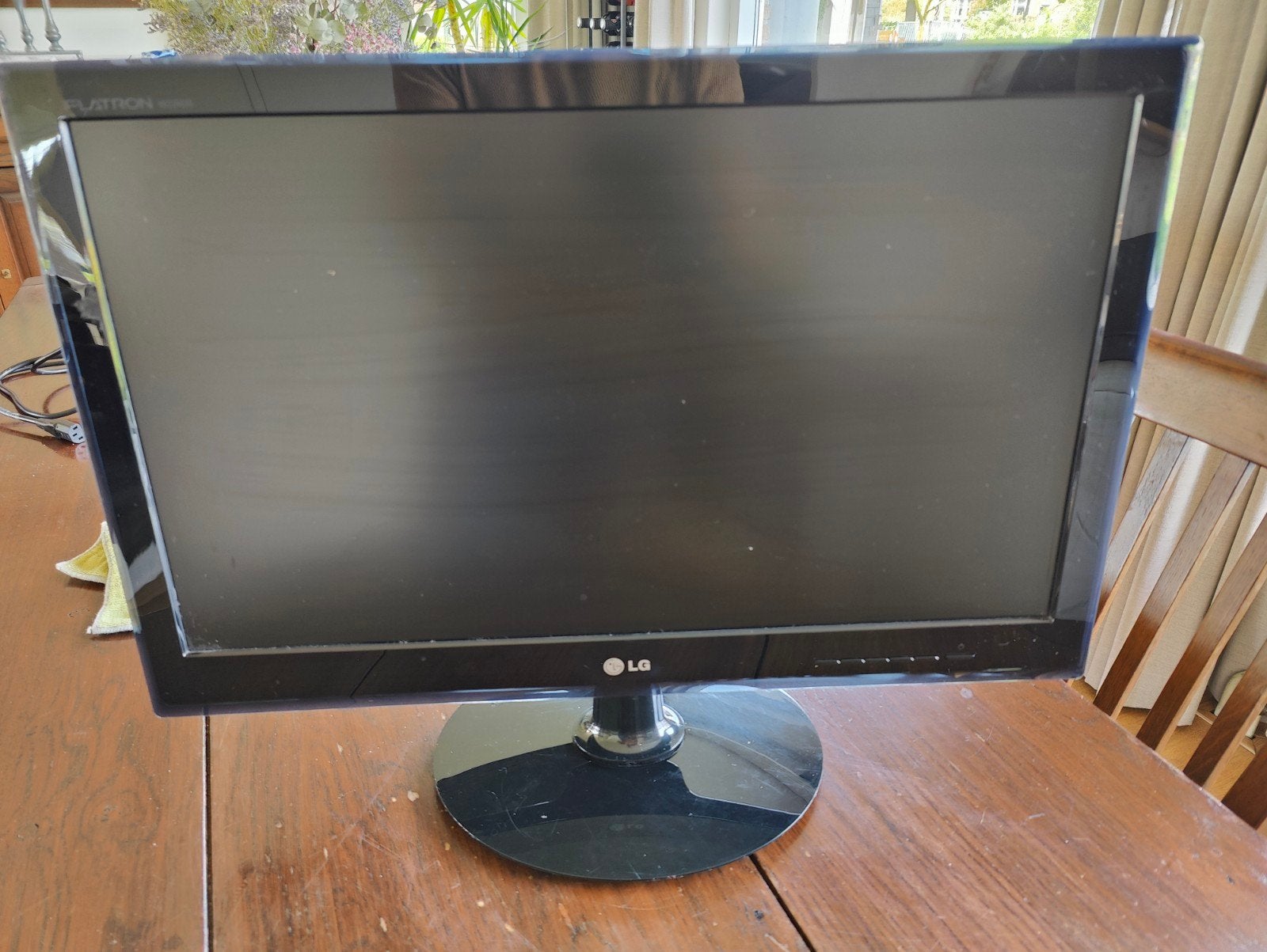 LG Flatiron W2340S-PN monitor, Ophalen, 3 tot 5 ms, Full HD, Zo goed als nieuw