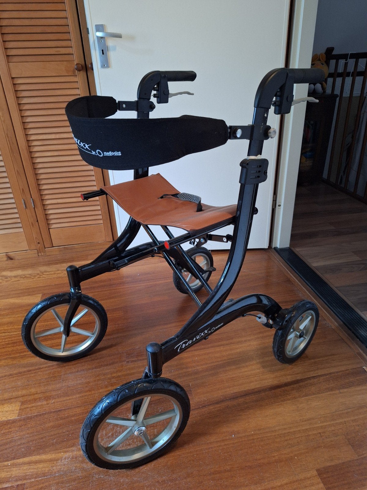 Travixx Traveller rollator maat M, van €499 voor €350, Ophalen, Lichtgewicht, Zo goed als nieuw