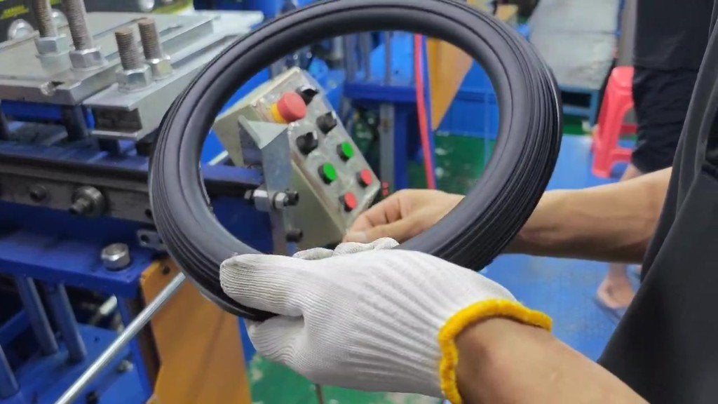 Michelin compressor: 2 rubberen banden - reproductie, Ophalen of Verzenden, Nieuw, Auto's