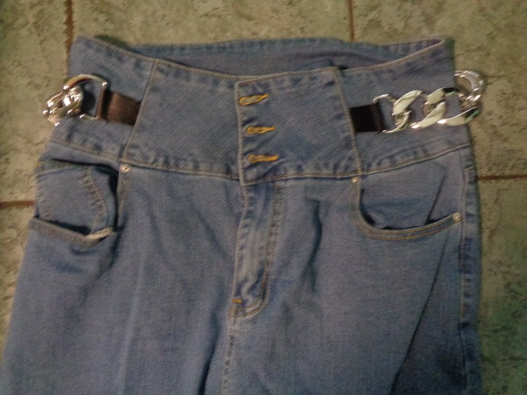 spijkerbroek hoge taile met kettingen, Ophalen of Verzenden, Zo goed als nieuw, Blauw, W30 - W32 (confectie 38/40)