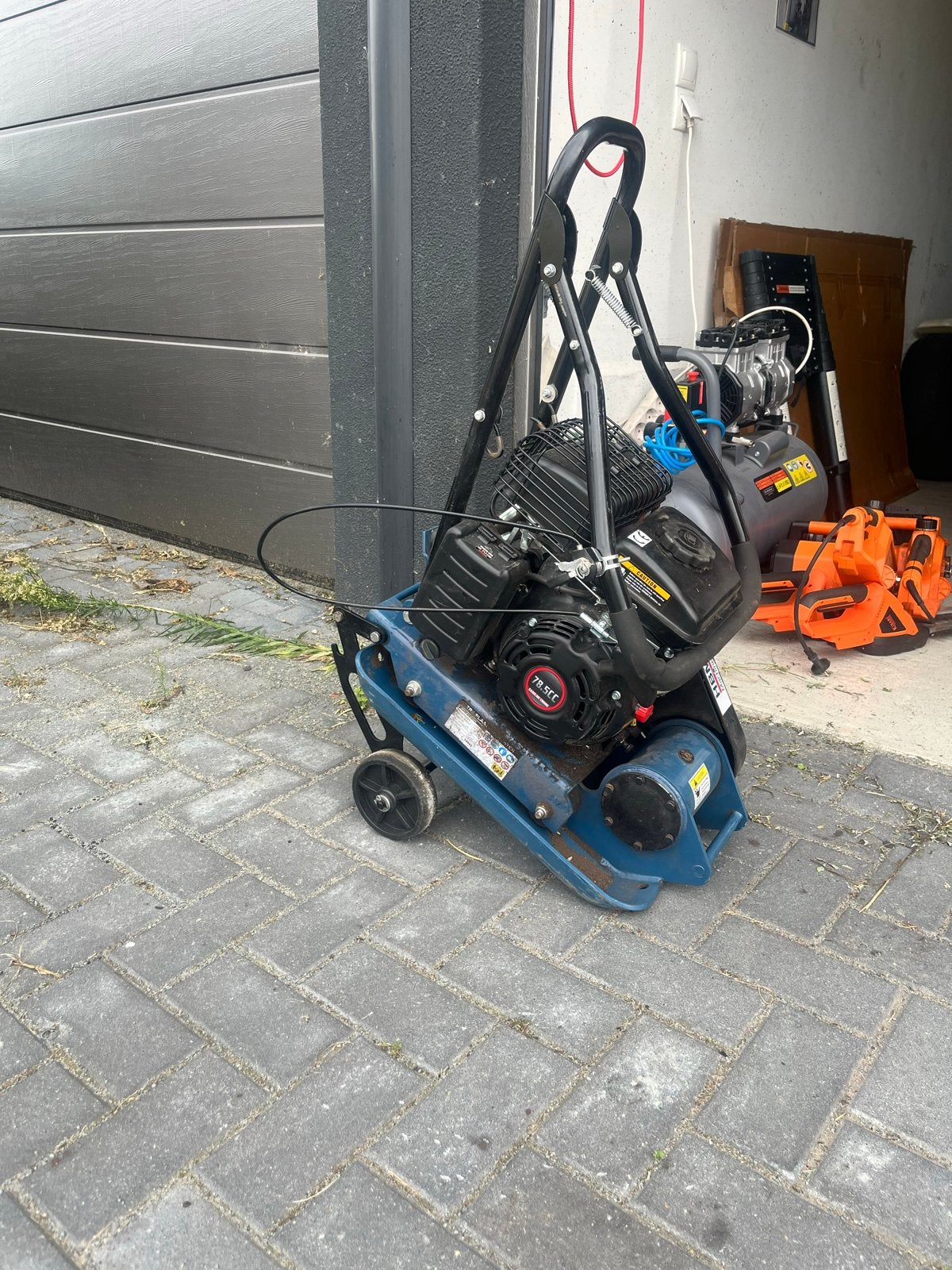 Trilplaat 78.5cc  te huur, Gebruikt, Ophalen of Verzenden, Minder dan 200 liter/min, Minder dan 6 bar