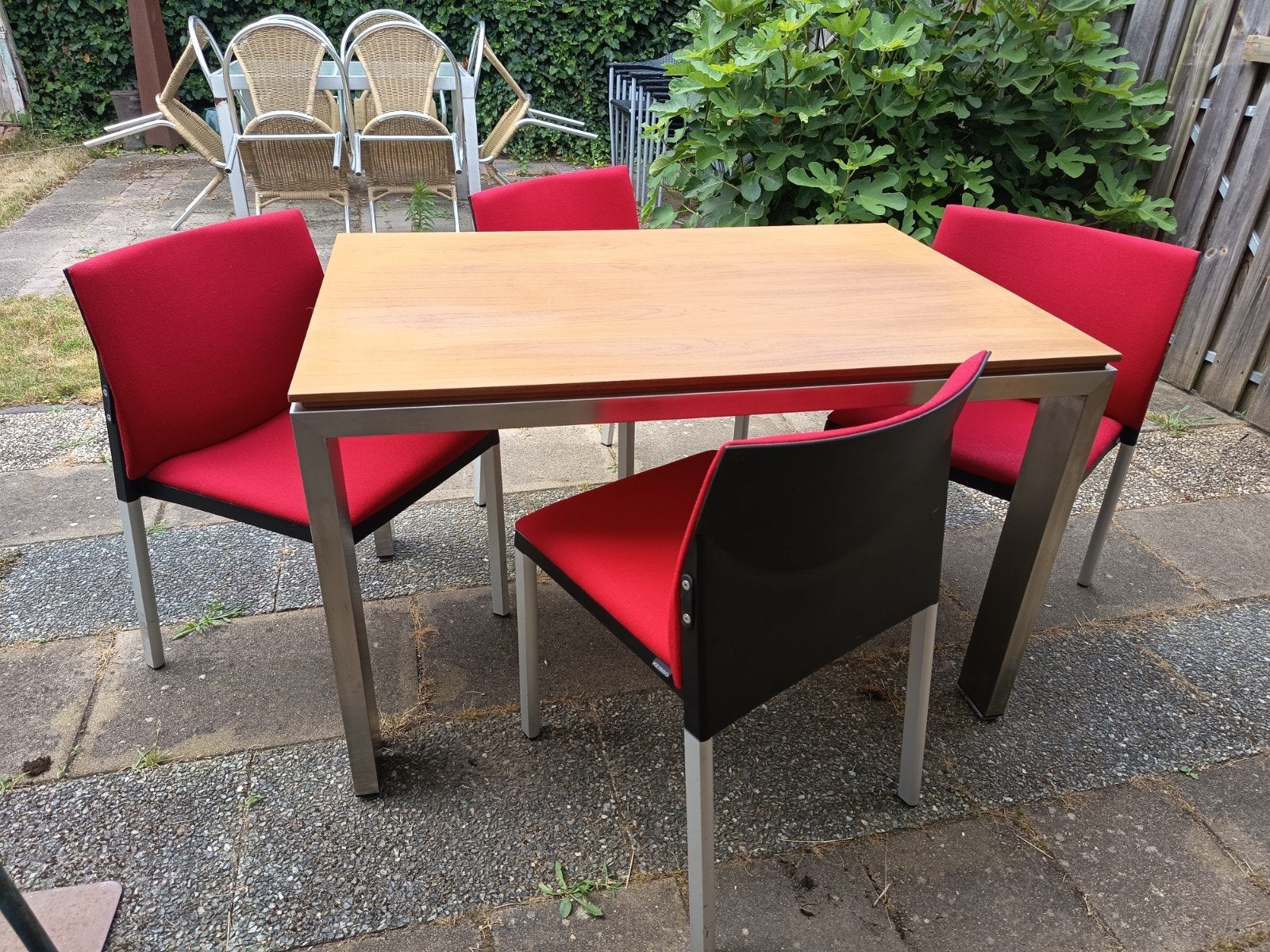 RVS tafel met 4 design stoelen., Huis en Inrichting, Stoelen, Ophalen, Zo goed als nieuw