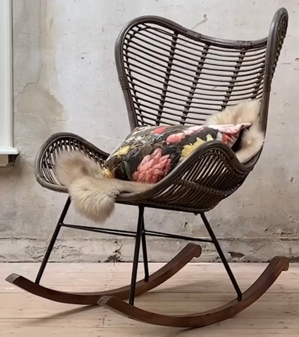 Rotan schommelstoel, Huis en Inrichting, Stoelen, Ophalen, Bruin, Riet of Rotan, Zo goed als nieuw