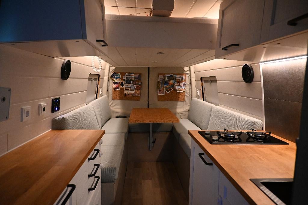 Mercedes Sprinter Camper | Off-grid | Zelfbouw | Rijklaar, Buscamper of Camperbus, Tot en met 2, Particulier, Rondzit