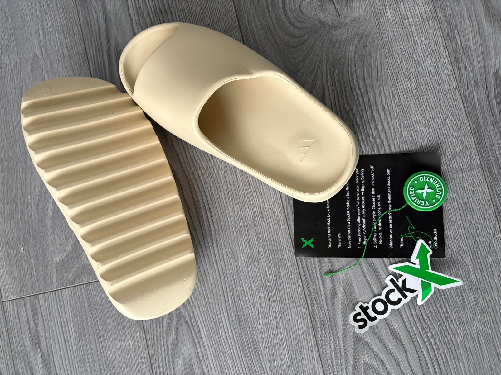1:1Yeezy Slides Maat 43 - Nieuw en Ongebruikt, Ophalen of Verzenden, Nieuw, Overige kleuren, Slippers