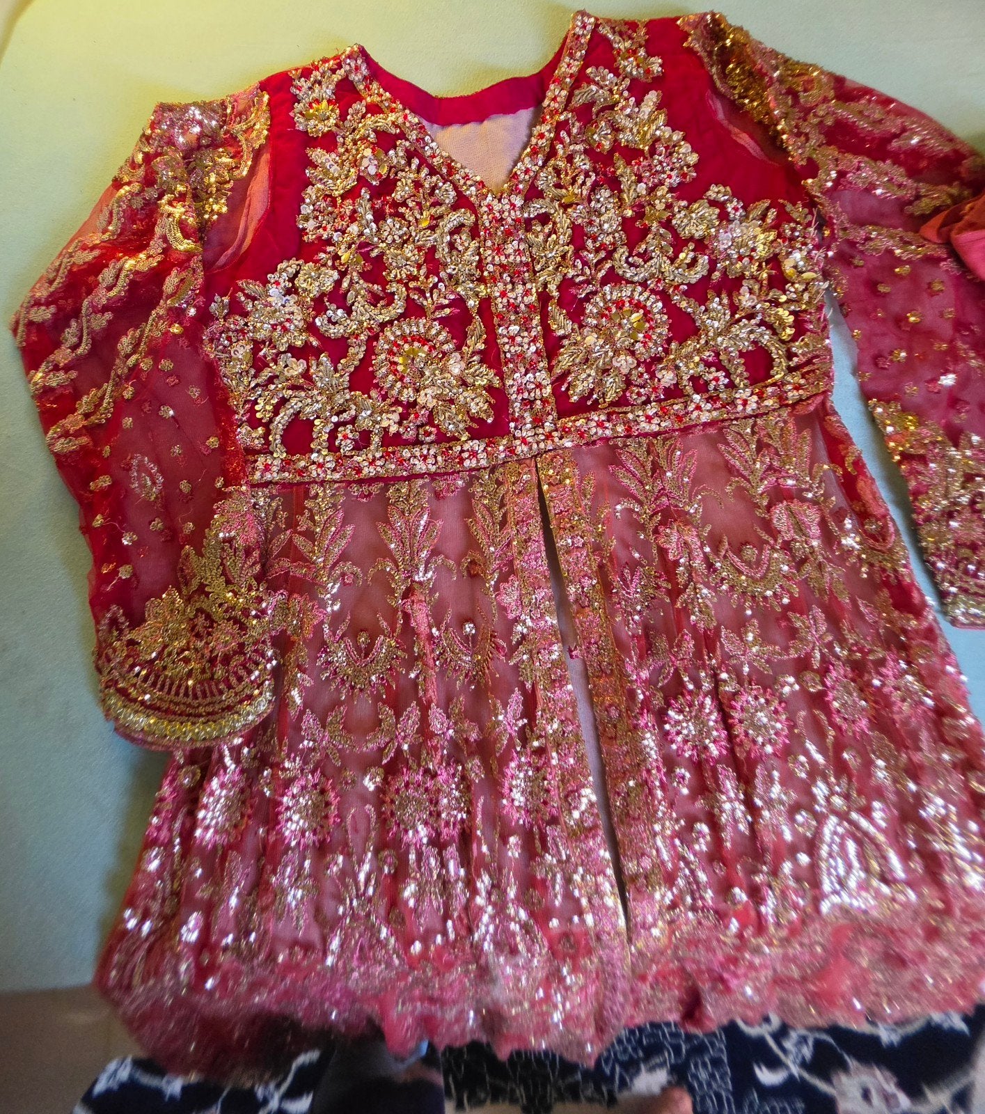 Nieuw Zijden 3-delig Pak - Roze met Gouden Handwerk, Ophalen of Verzenden