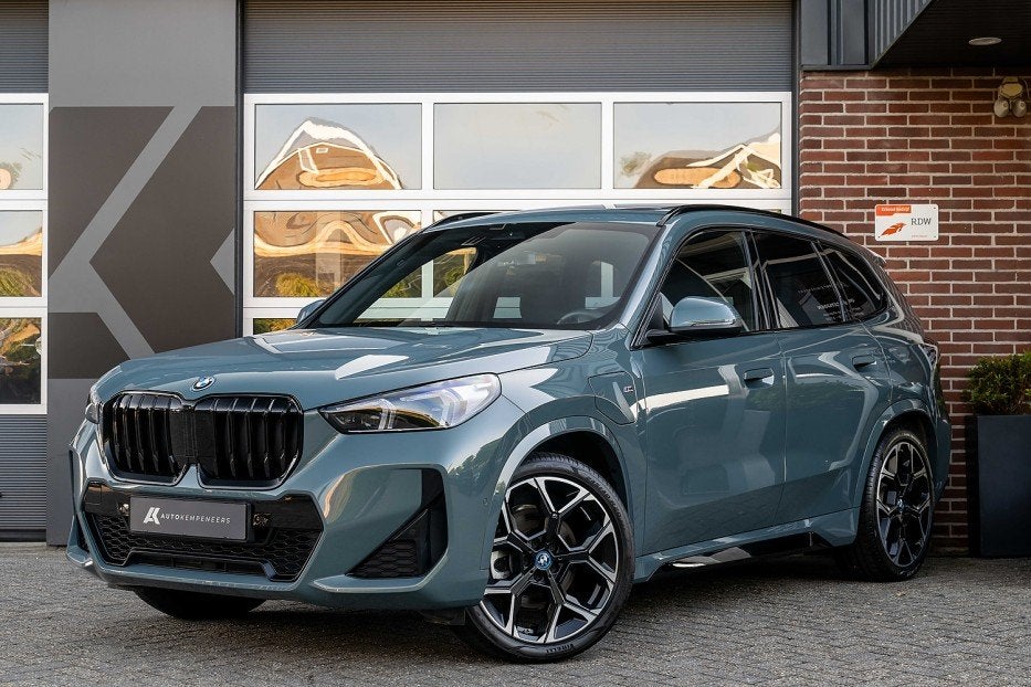 BMW X1 25e xDrive M Sport | Panorama | Shadow | Maxton | Cam, Auto's, BMW, 0 cilinders, Gebruikt, Alcantara, Bedrijf