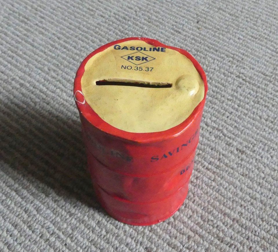 Benzine spaarpot AGA Gas KSK Gasoline spaarpotje rood, Verzamelen, Ophalen of Verzenden, Gebruikt, Steen, Aardewerk of Keramiek