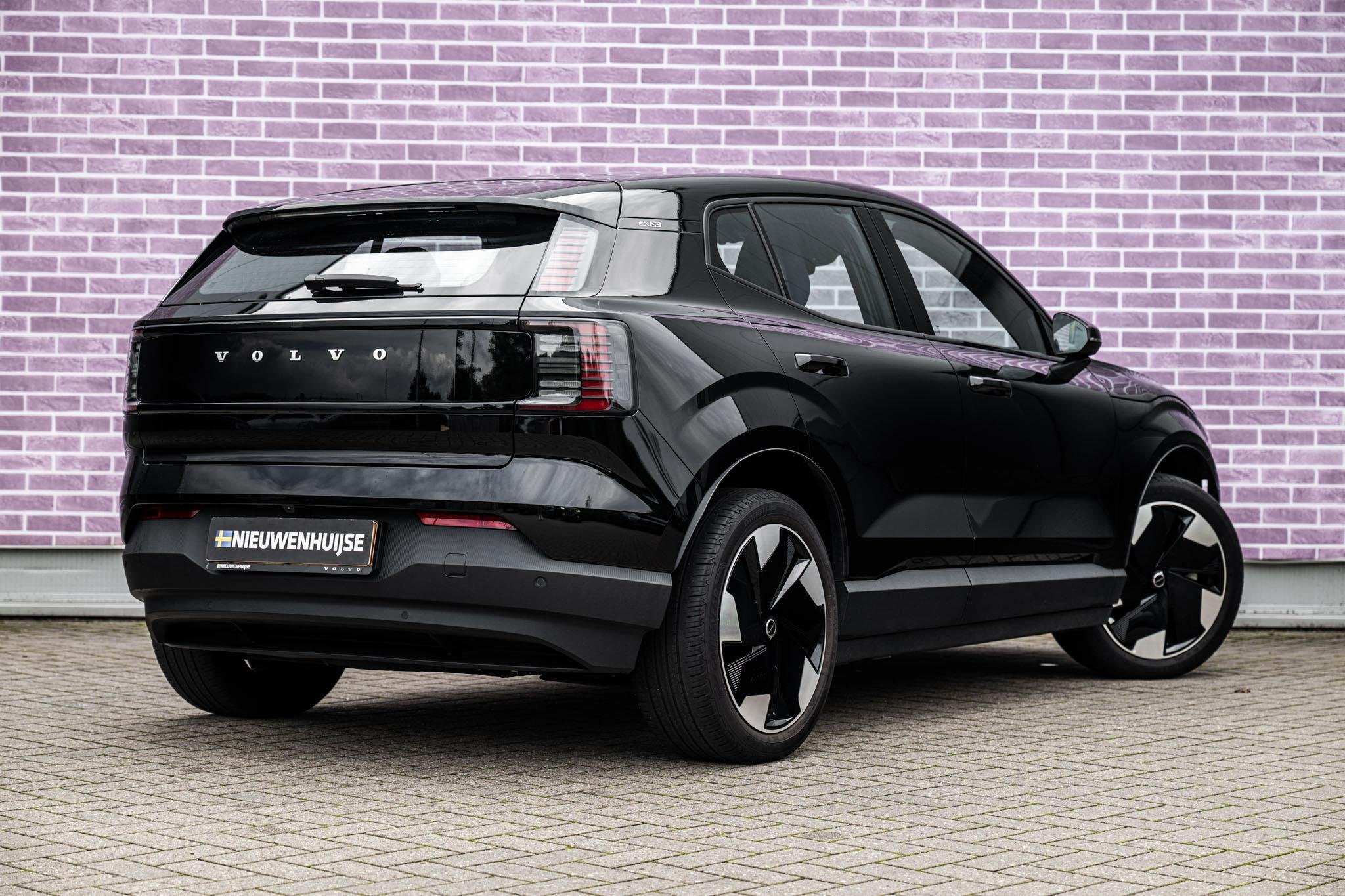 Volvo EX30 Single Motor Extended Range Plus 69 kWh | Stoel e, Auto's, Achterwielaandrijving, Gebruikt, Leder en Stof, Zwart