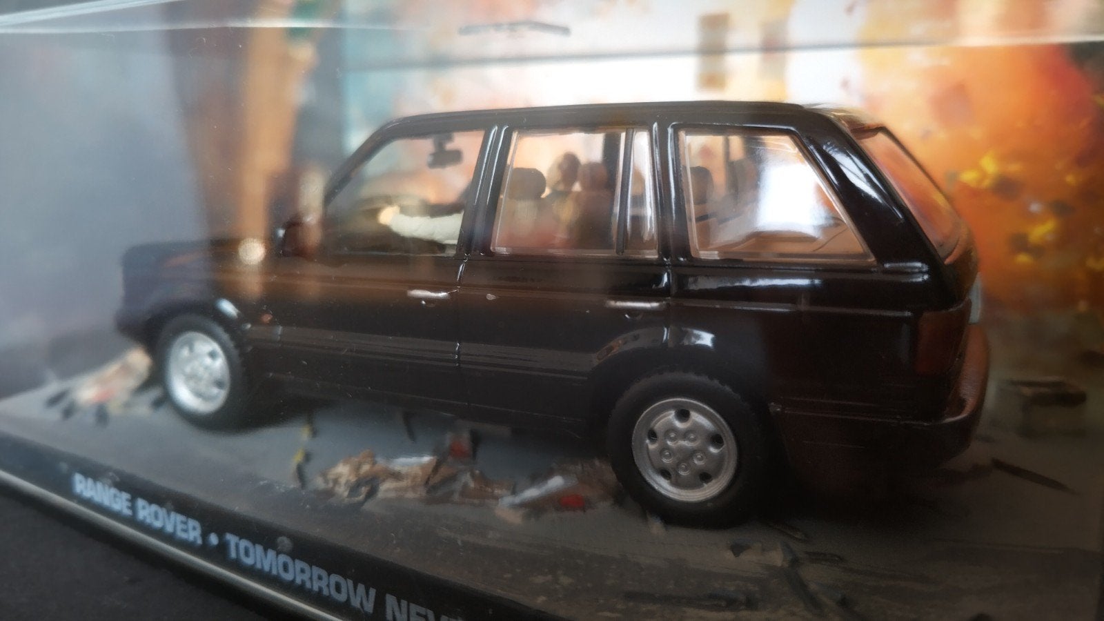 Range Rover 1:43 James Bond 007 Tomorrow never Dies Pol, Hobby en Vrije tijd, Modelauto's | 1:24, Overige merken, Auto, Verzenden