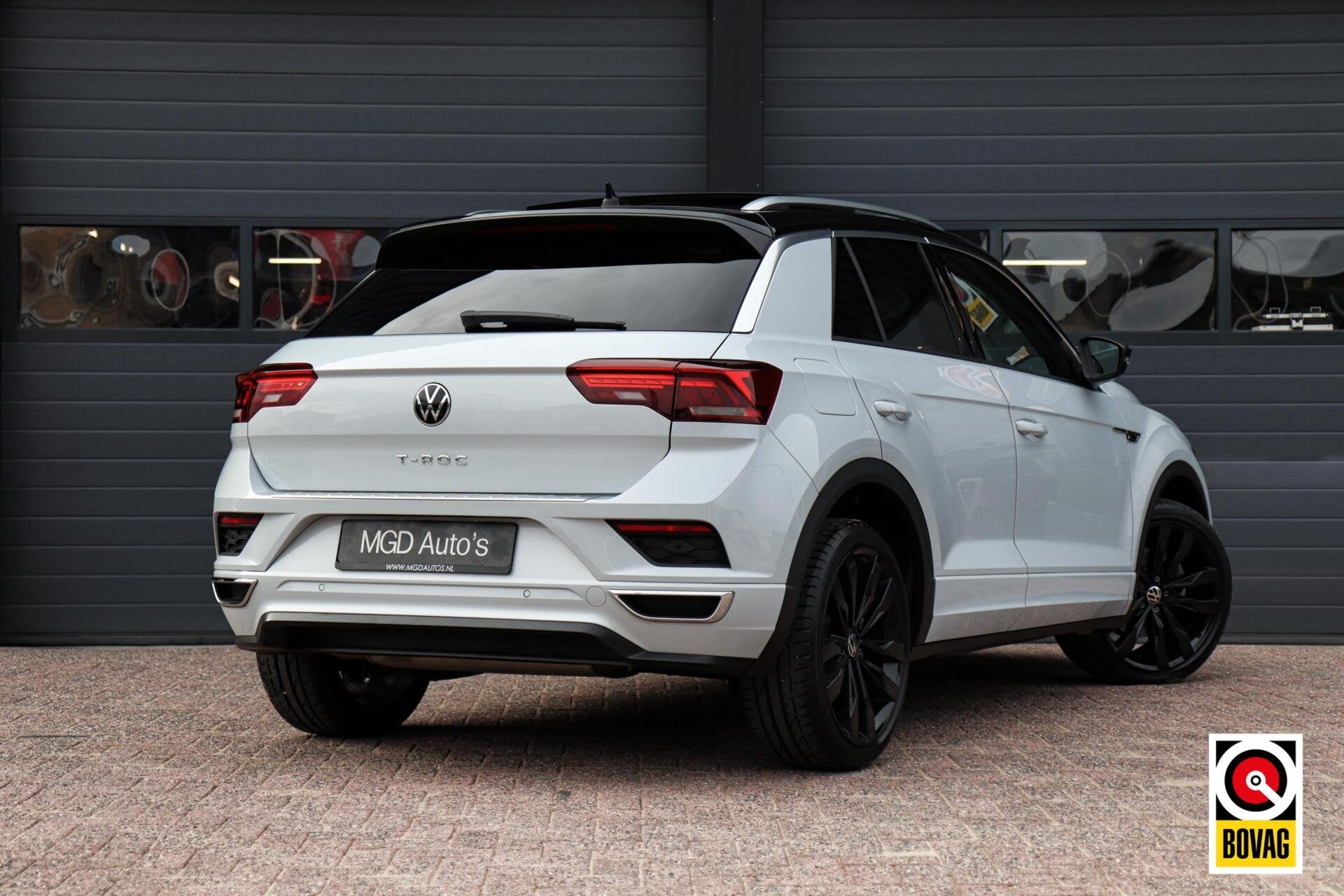 Volkswagen T-Roc 1.5 TSI Sport R-Line |LED|PANO|VIRTUAL|BEAT, Auto's, Volkswagen, Wit, Bedrijf, SUV of Terreinwagen, 16 km/l
